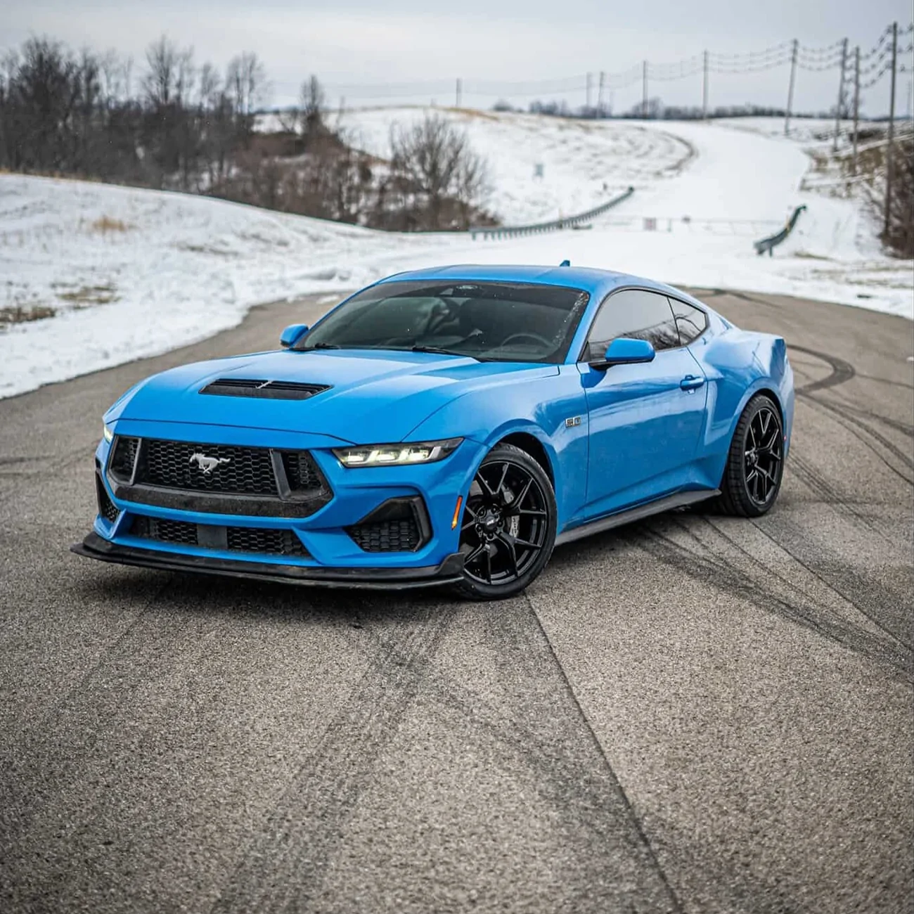 S650 Mustang Grabber Blue S650 On Black SVE SP2 Wheels 630037281_18569959204043026_4095780884512024933_n