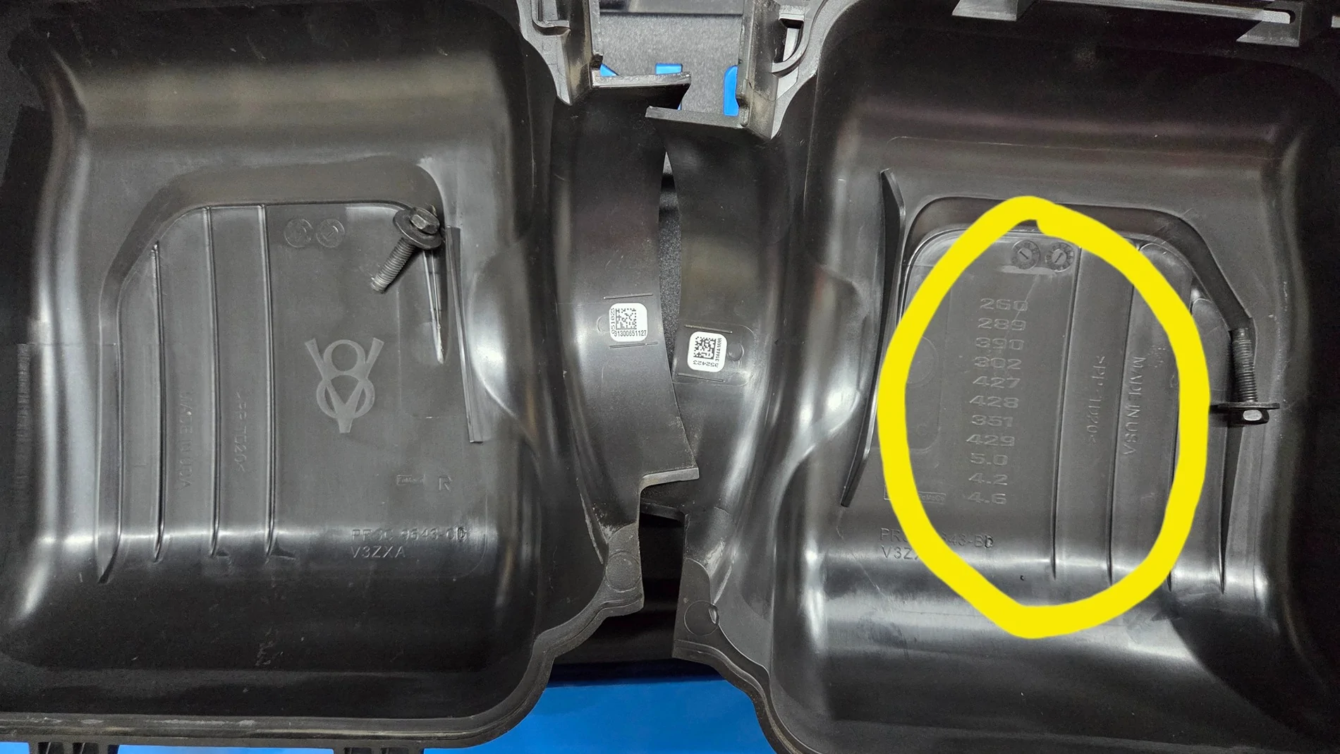 S650 Mustang Passenger side airbox lid 17774