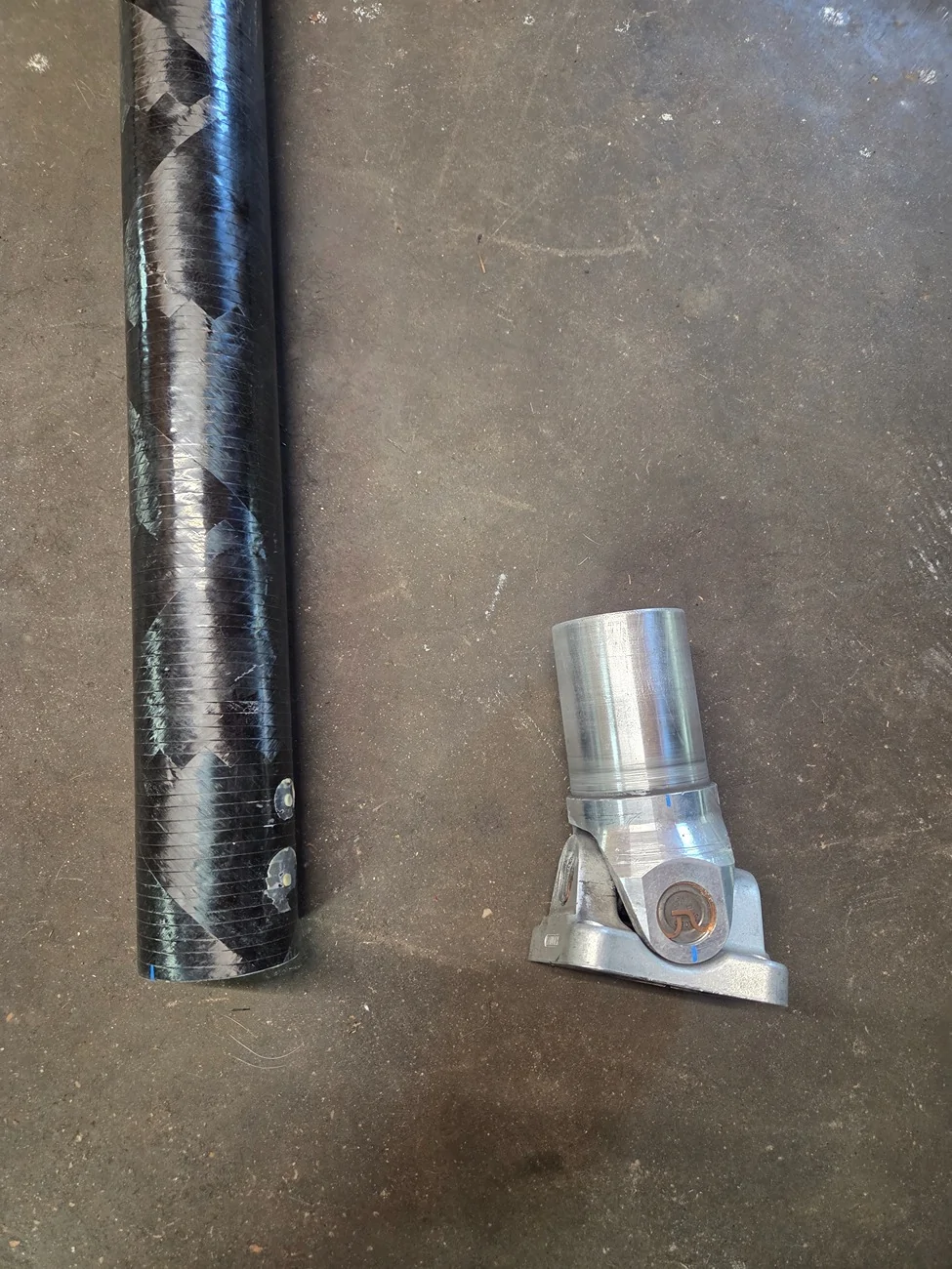 S650 Mustang Dss carbon fiber driveshaft one piece 20260425_094152