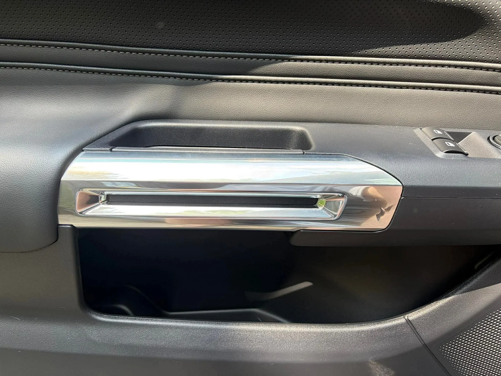 S650 Mustang ISO 24+ Dark Horse Interior Parts 05ebf75f980a80691b721efccddc65d1