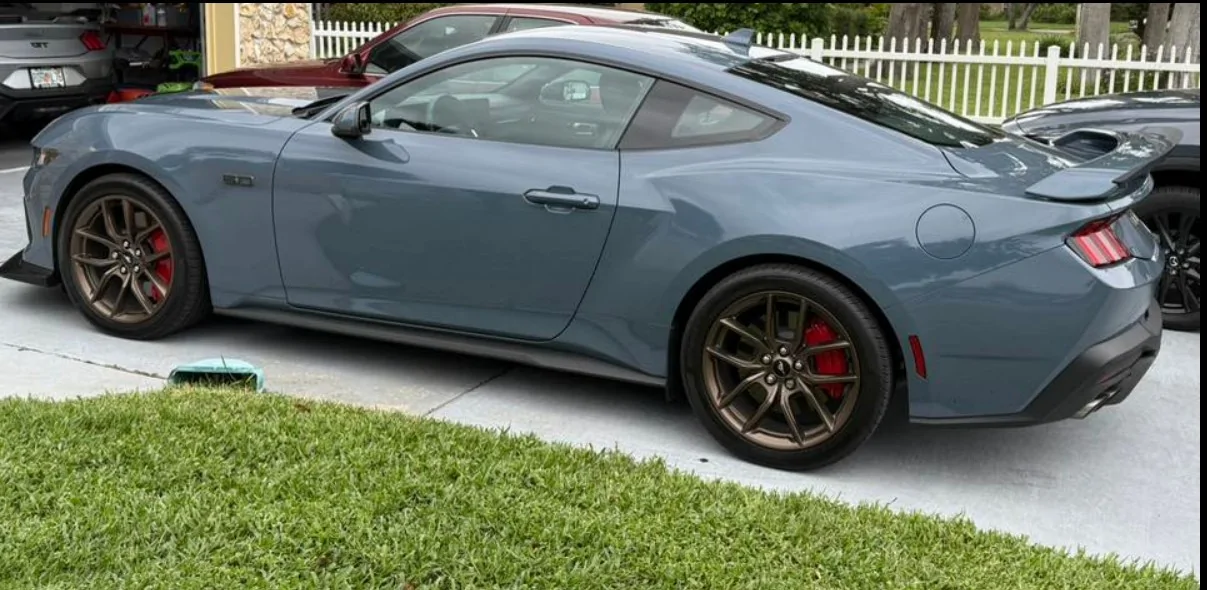 S650 Mustang Red calipers on Carbonized Gray Dark Horse — good idea or leave them black? ScreenHunter 127
