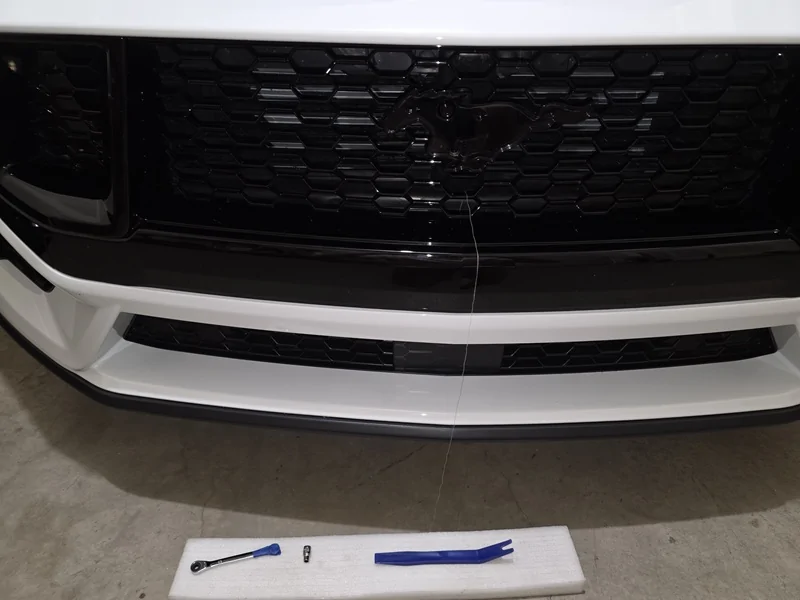 S650 Mustang [TUTORIAL] Change pony emblem without removing bumper! 3