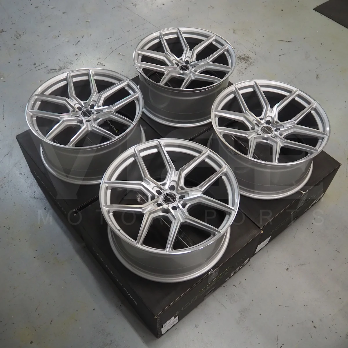 mv-forged-mvf5-diamond-silver-wheels-2.webp