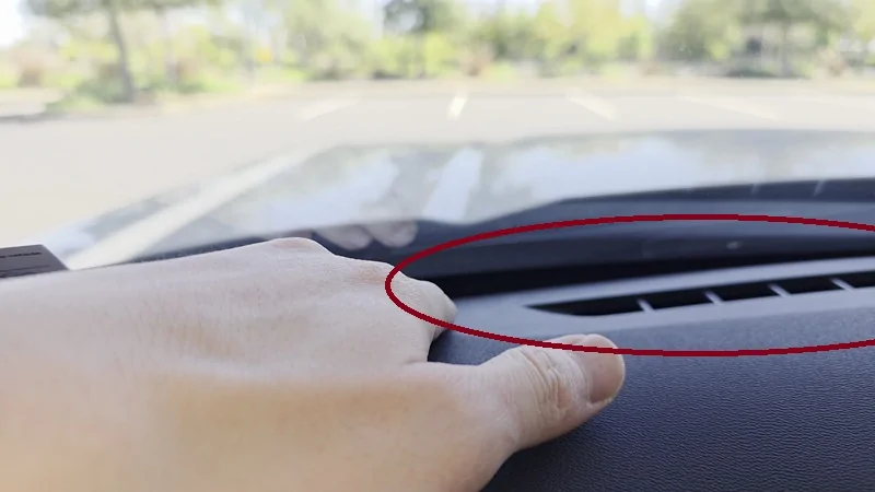 S650 Mustang Remove dash defroster vent grille? (Squeak/rattle) dash squeak rattl