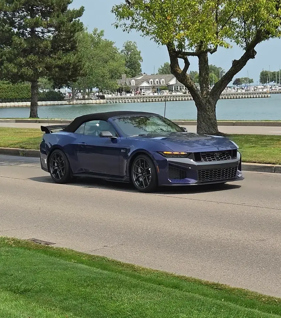 S650 Mustang Mustang Dark Horse SC Convertible leaked! Sighting photos what-mustang-was-being-filmed-by-a-camera-crew-with-a-v0-5i8ztmiiwlih1
