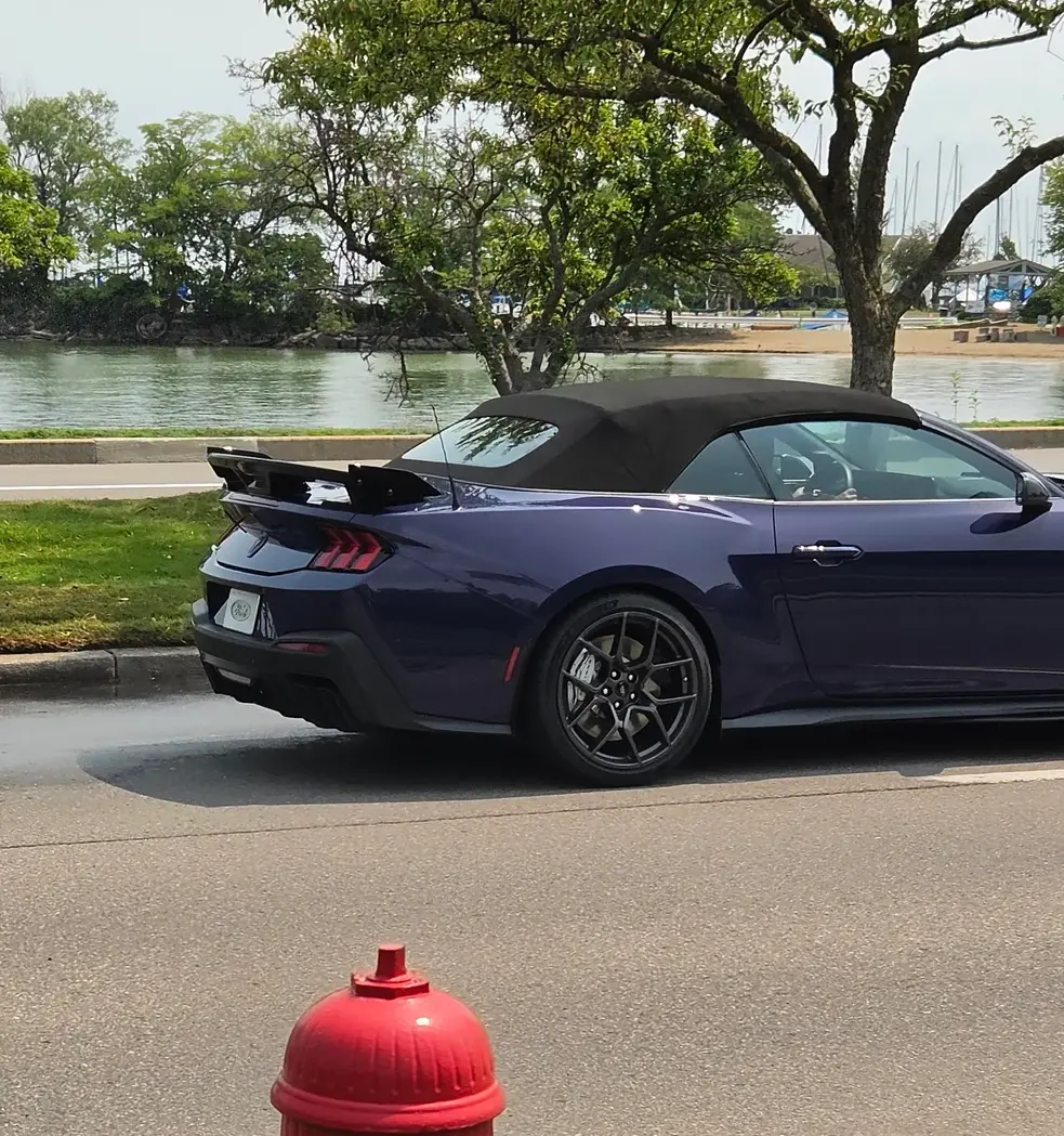S650 Mustang Mustang Dark Horse SC Convertible leaked! Sighting photos what-mustang-was-being-filmed-by-a-camera-crew-with-a-v0-114o1bmiwlih1