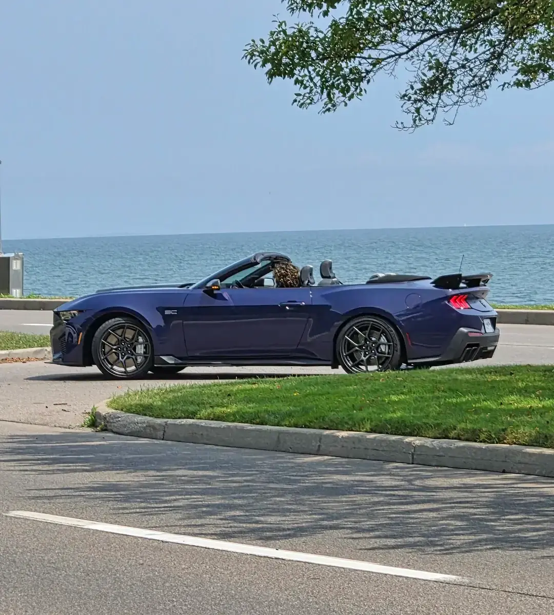 S650 Mustang Mustang Dark Horse SC Convertible leaked! Sighting photos what-mustang-was-being-filmed-by-a-camera-crew-with-a-v0-0wuw5qkiwlih1
