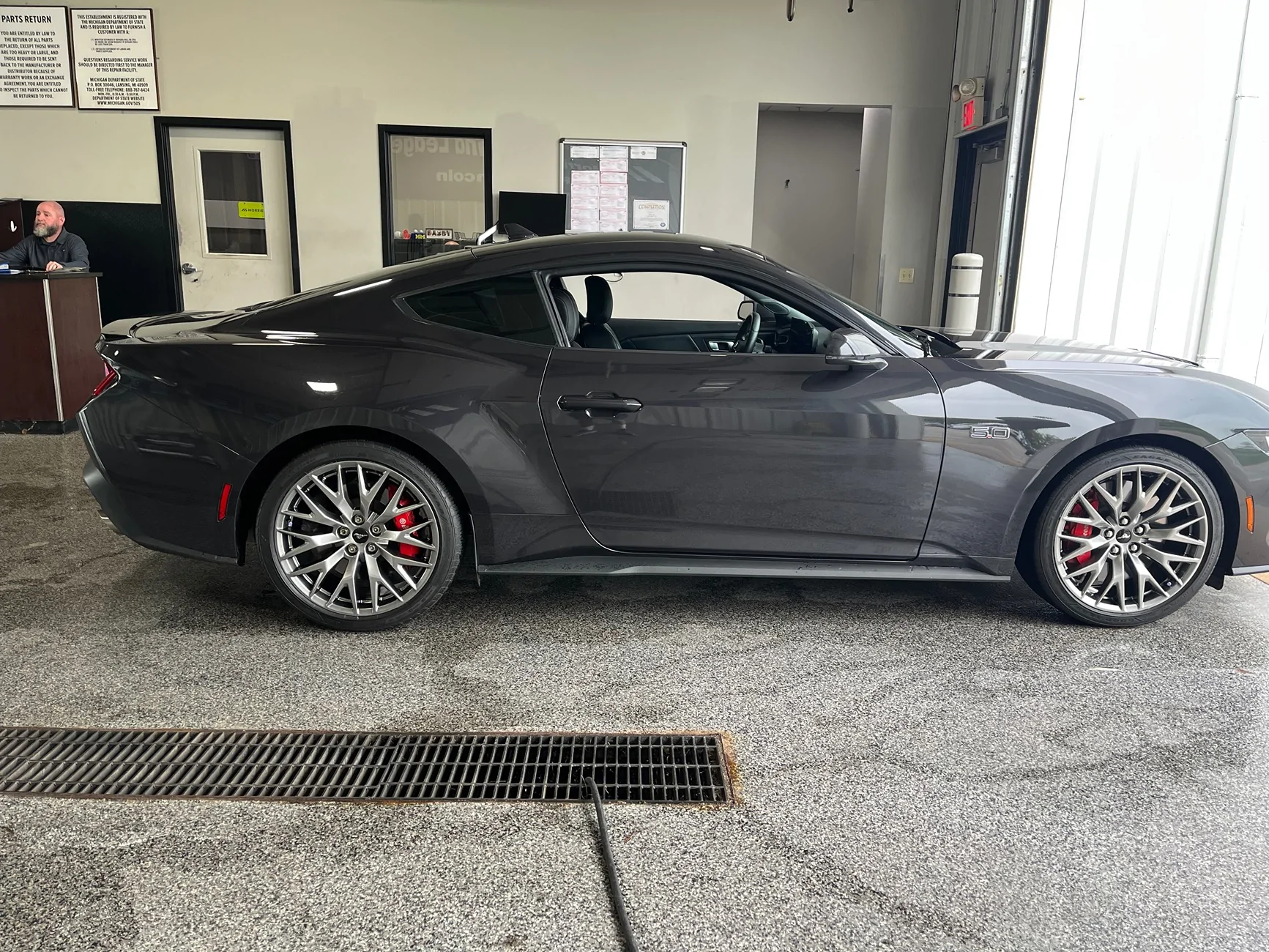 S650 Mustang Sliver or black rims for carbonized grey IMG_4518