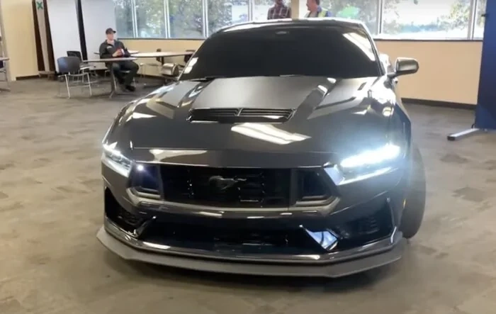 Video: Dark Horse S650 shown to assembly workers w/ headlights animation, cold start and revving sounds