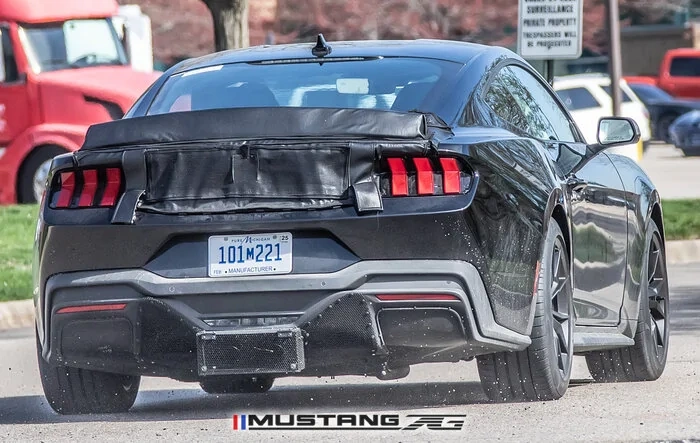 📸 Mustang GT3 Road-Version Prototype Spied Testing with Center-Exit Exhaust