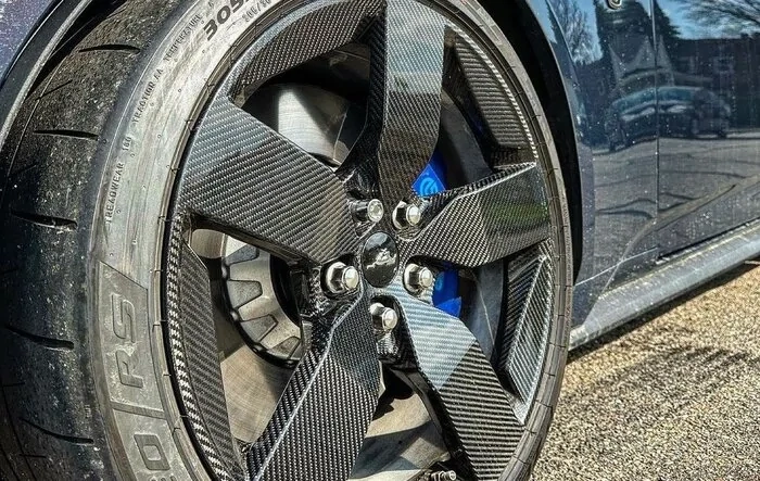 Real-life closeup look at Carbon Fiber wheel
