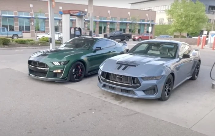 S650 vs S550 GT500 side by side, with driving & tail lights turn signal footage
