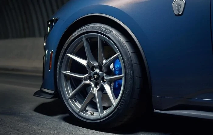 Dark Horse Handling Package Tires (Trofeo RS tires) vs. Nanking CR-S - Track Test