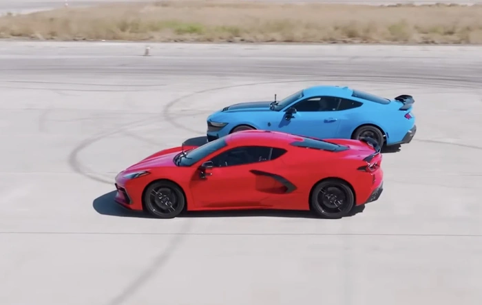U-DRAG Race: Whippled Dark Horse vs Corvette C8 Stingray