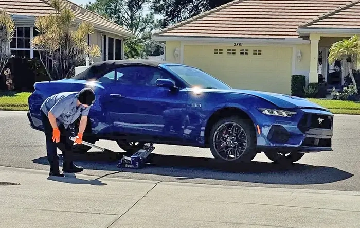First oil change for my GT at 1,620 miles - REMOTE AT MY HOME by Ford Mobile Service