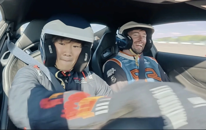 F1 Driver Yuki Tsunoda learns to drift the Mustang Dark Horse