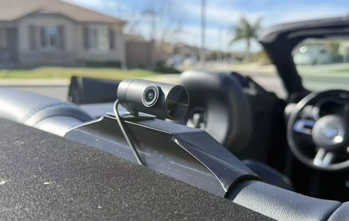 Convertible rear dashcam mount