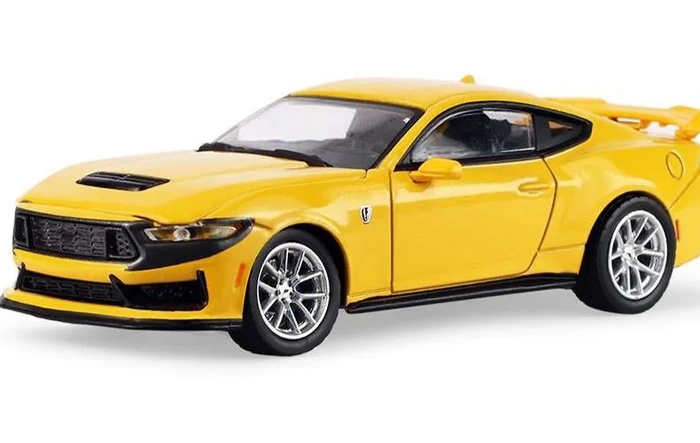 Dark Horse 1:64 diecast model (Yellow Splash Metallic)