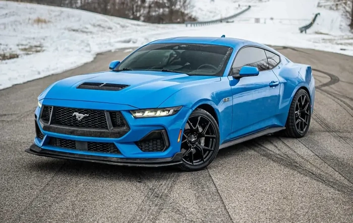 Grabber Blue S650 On Black SVE SP2 Wheels